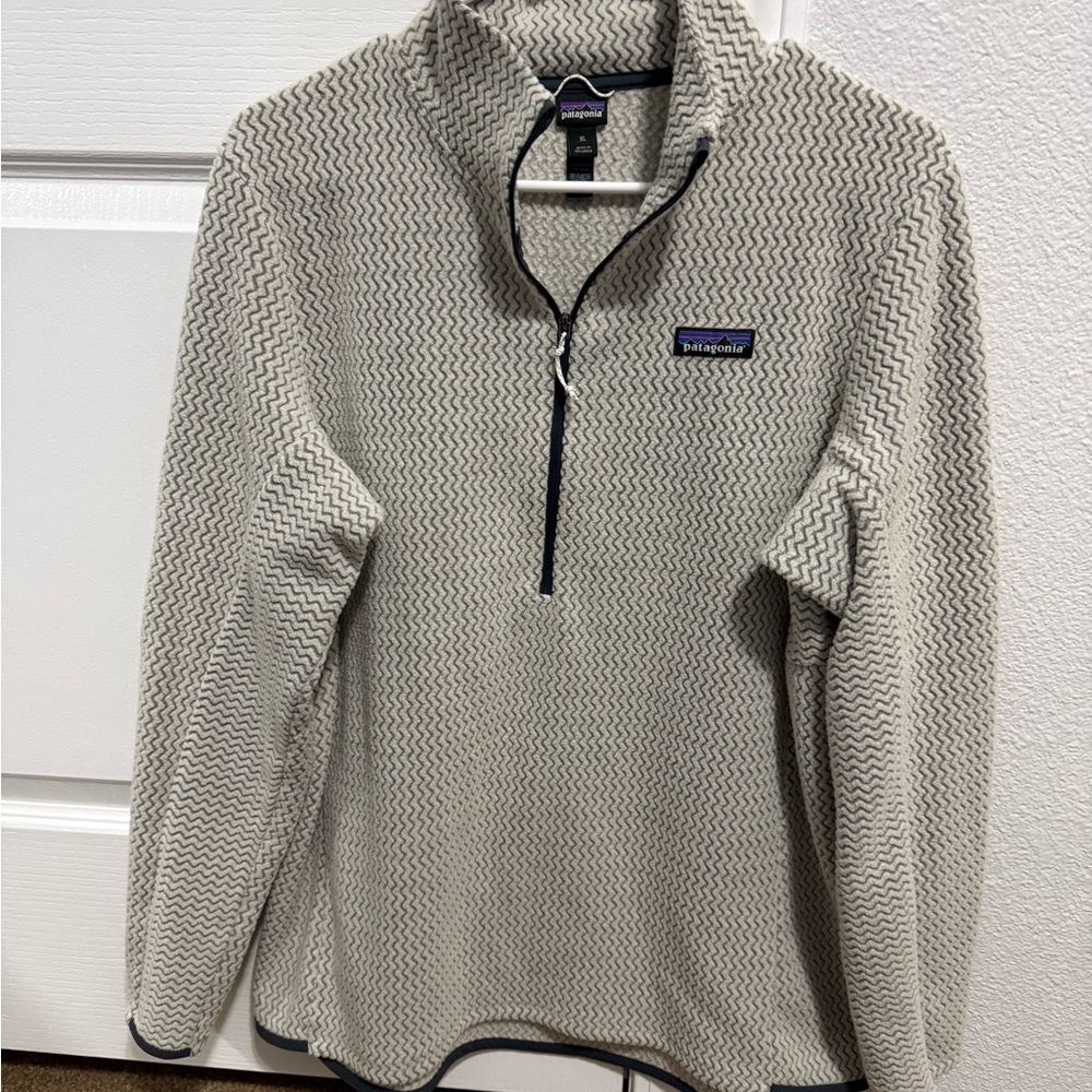 Patagonia Woman’s R1 Air Patagonia Sweater- Cream. XL